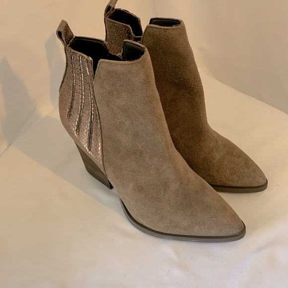 Guess Millie Boots Brown Suede Leather Pointed Toe Ankle SZ 8.5 - Picture 1 of 8